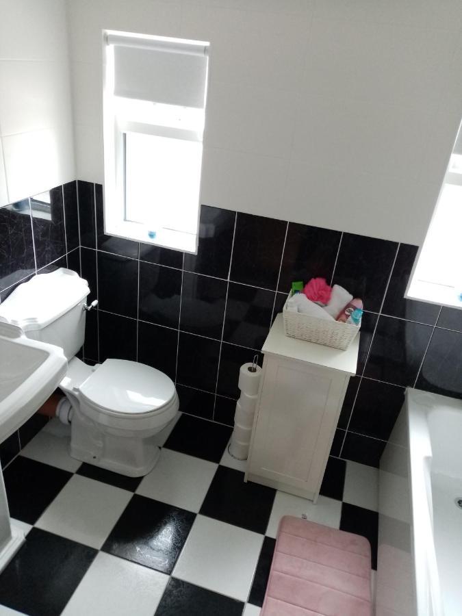 Apple Tree Cottage Rooskey 外观 照片
